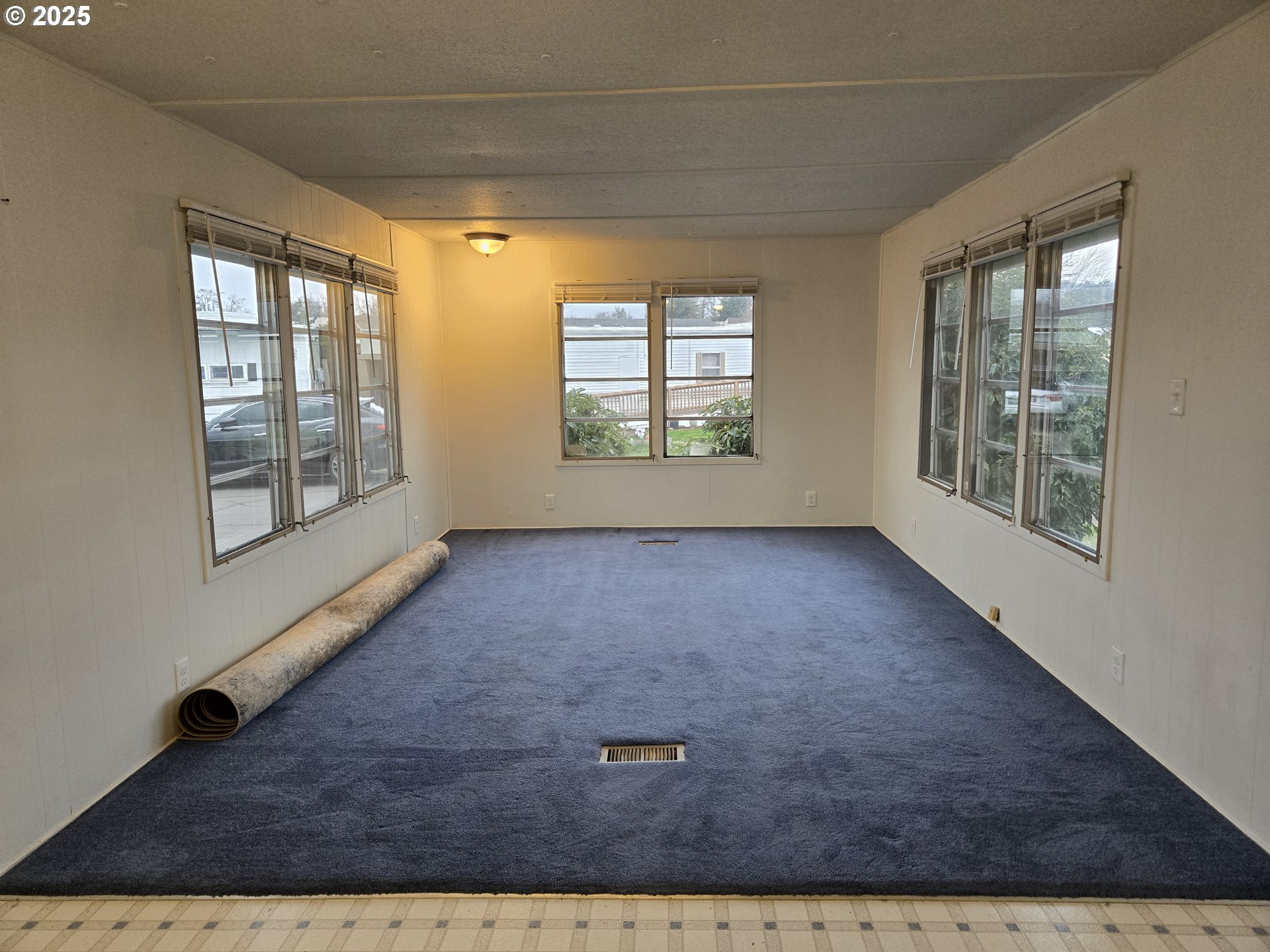 2150 Laura Street, Unit 13 Springfield, OR 97477 - Photo 9 of 25 Living Room