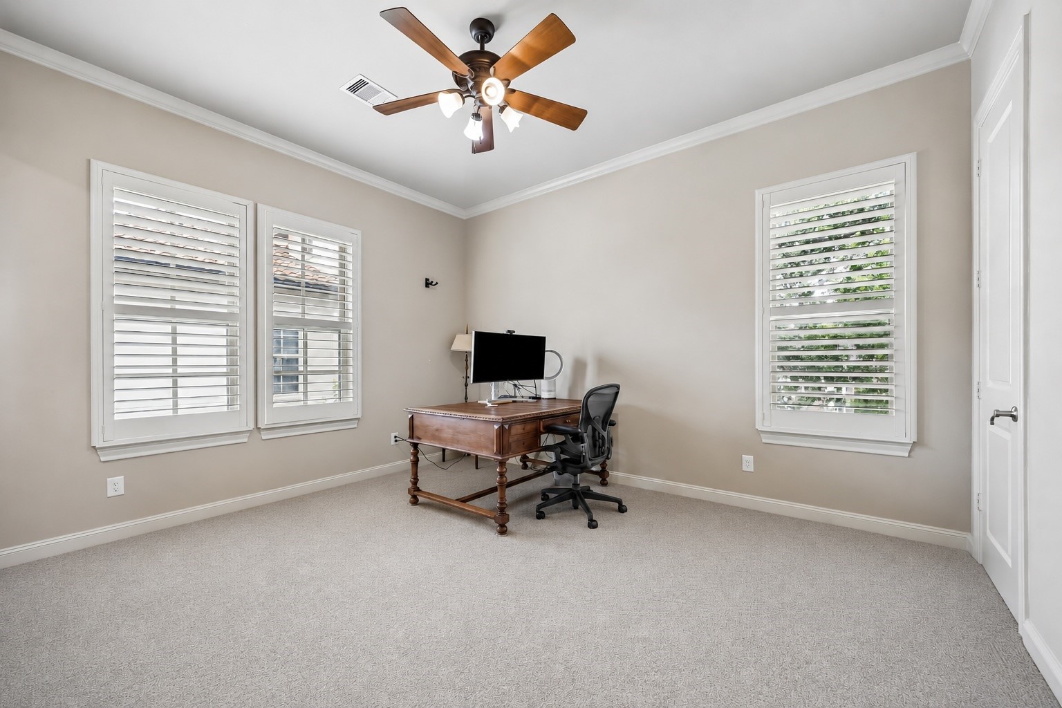 907 Queen Annes Road Houston, TX 77024 - Photo 15 of 31 Secondary bedroom shown without virtual staging.