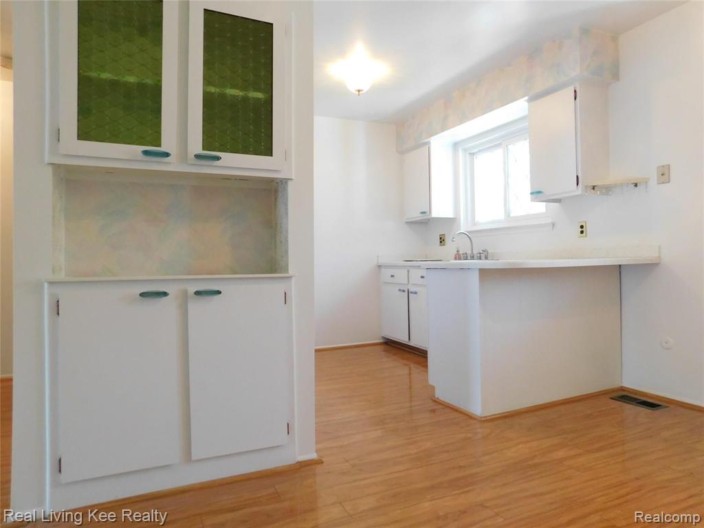 29225 Hayes Road Warren, MI 48088 - Photo 6 of 10