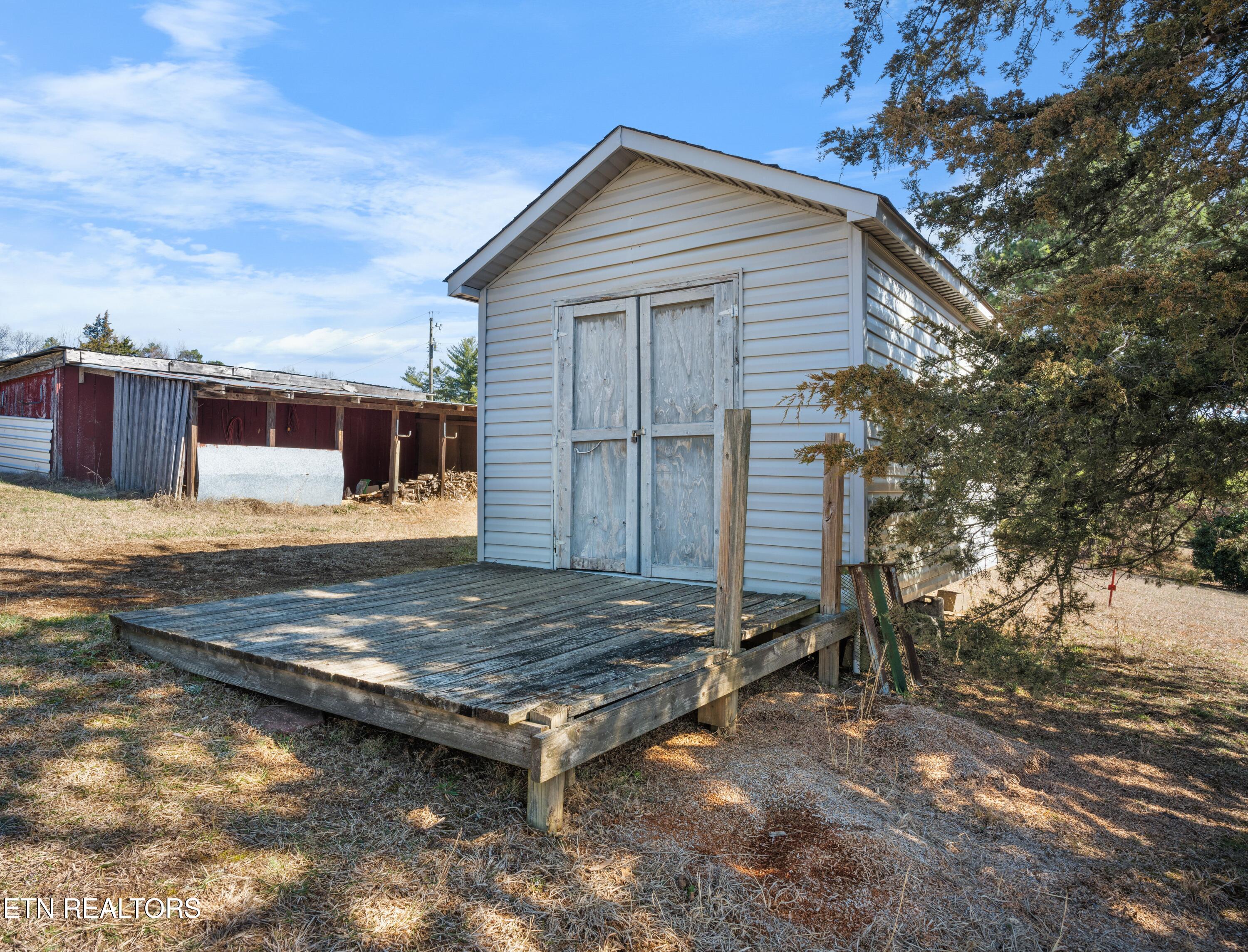 6314 Maloneyville Road Corryton, TN 37721 - Photo 17 of 18 Workshop & Pole Barn