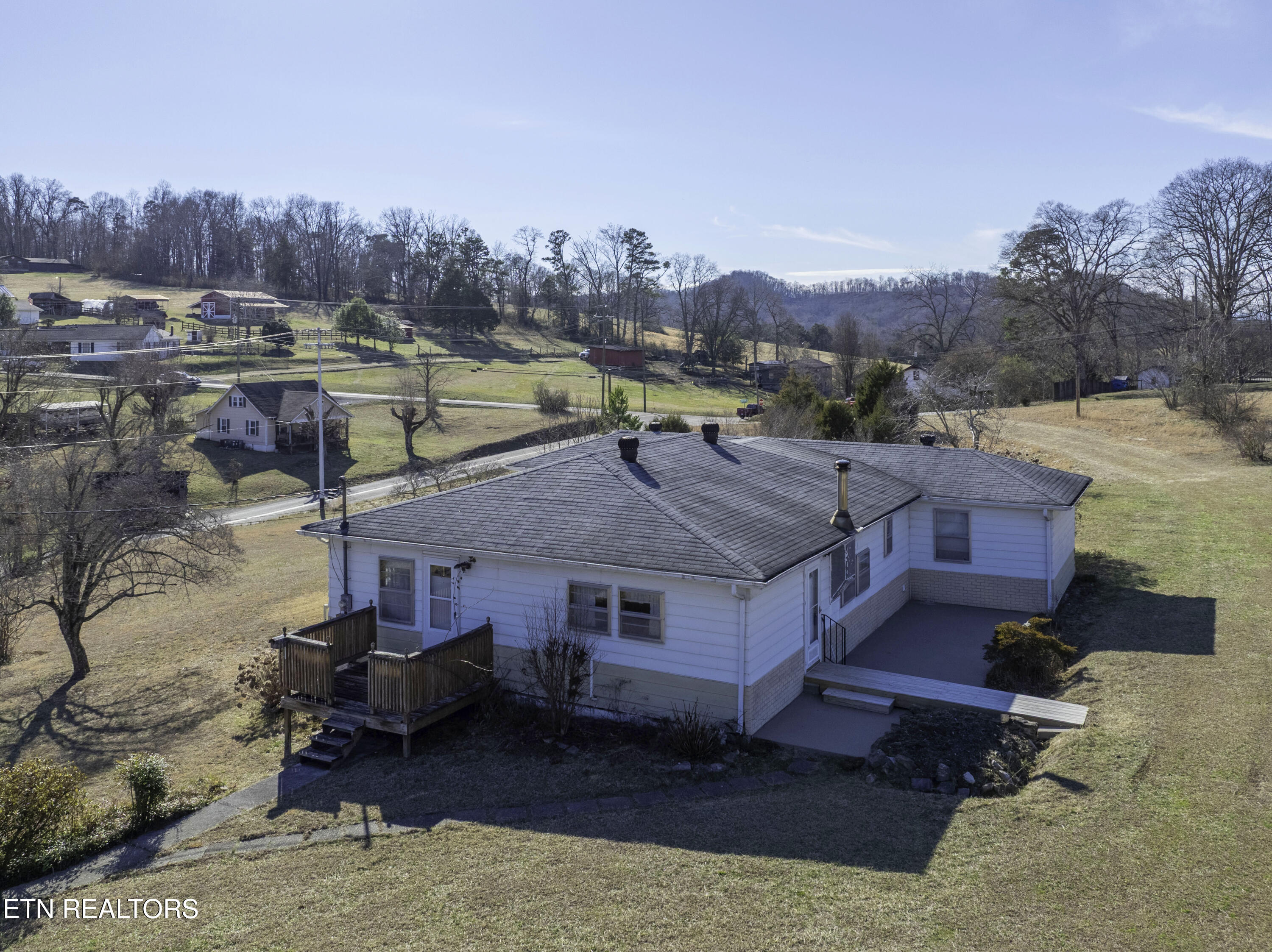 6314 Maloneyville Road Corryton, TN 37721 - Photo 2 of 18 6314 Maloneyville Rd