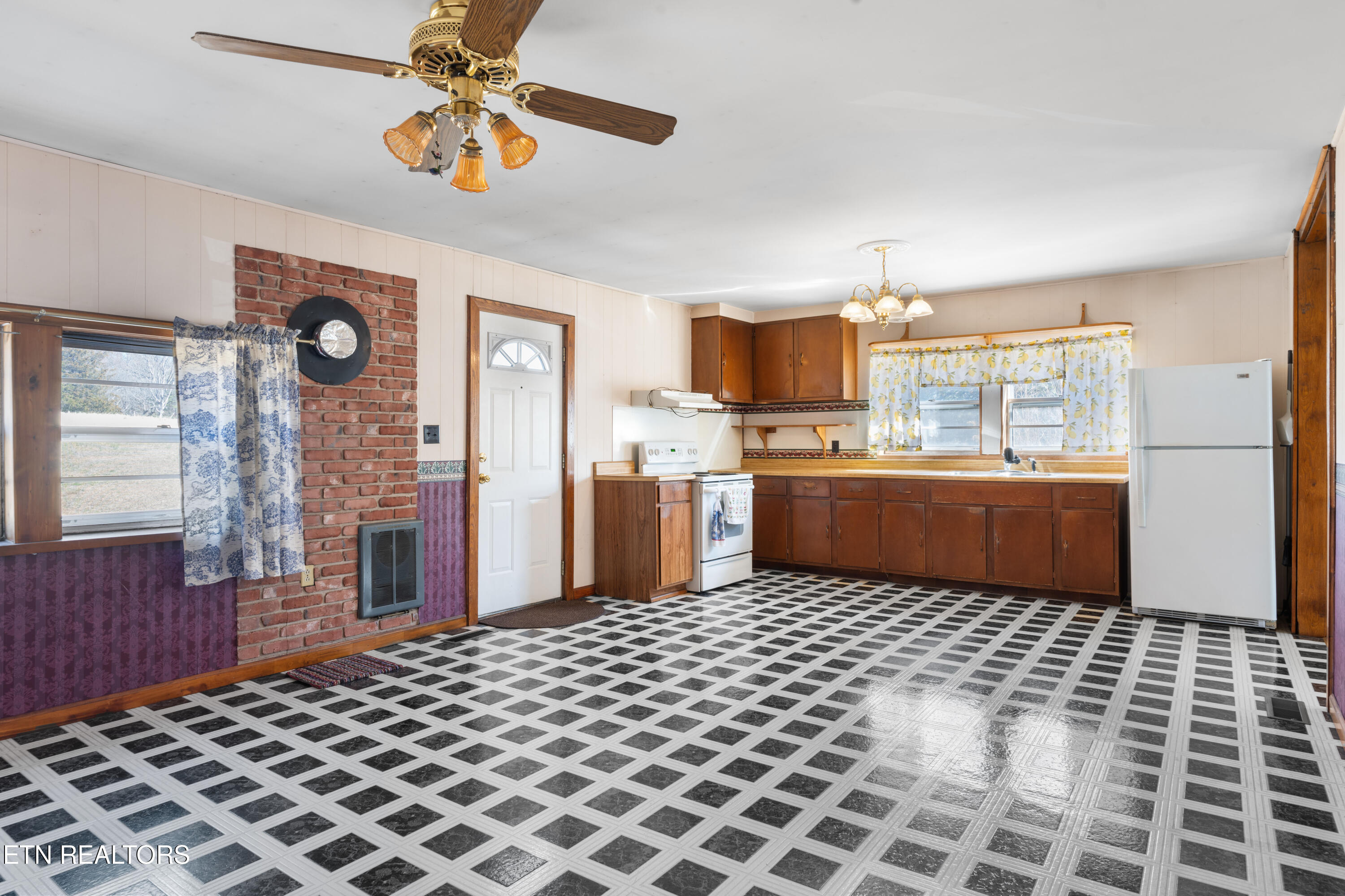 6314 Maloneyville Road Corryton, TN 37721 - Photo 3 of 18 Kitchen
