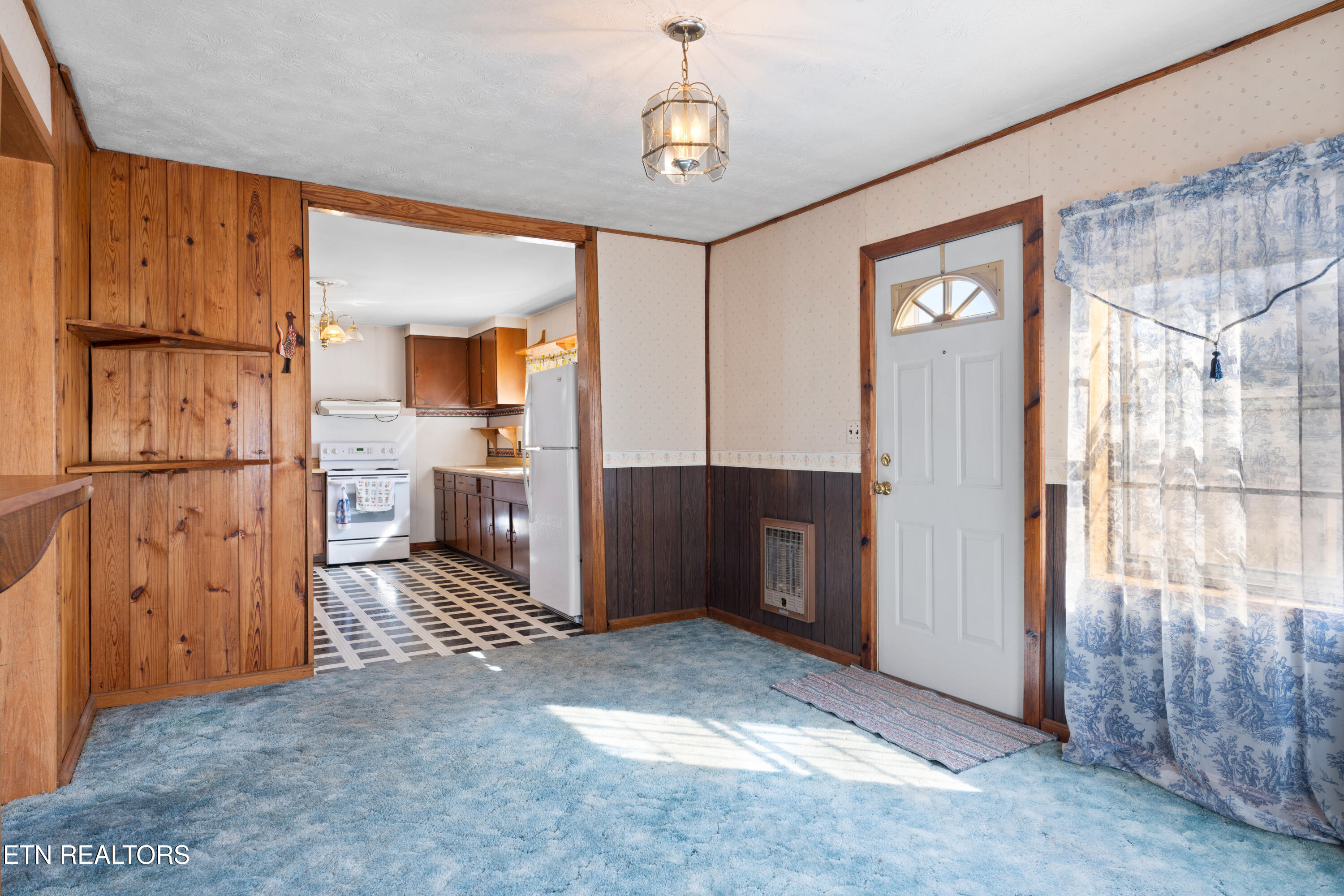 6314 Maloneyville Road Corryton, TN 37721 - Photo 5 of 18 Den