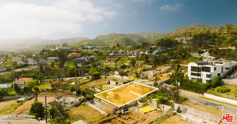 $1,795,000 | 14930 Mc Kendree Avenue, Pacific Palisades, CA 90272