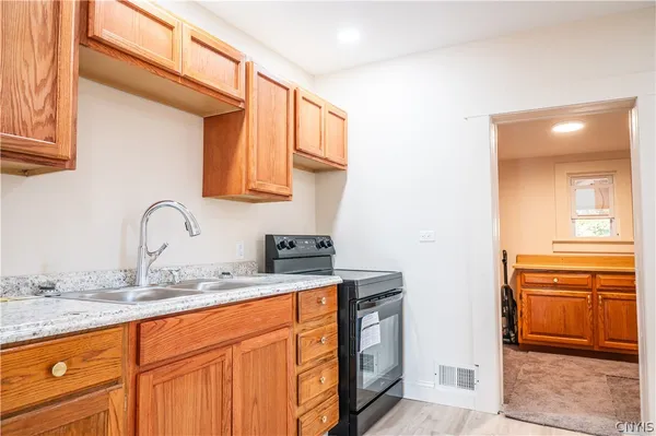 $169,900 | 231 South Willow Street, Oneida, NY 13421