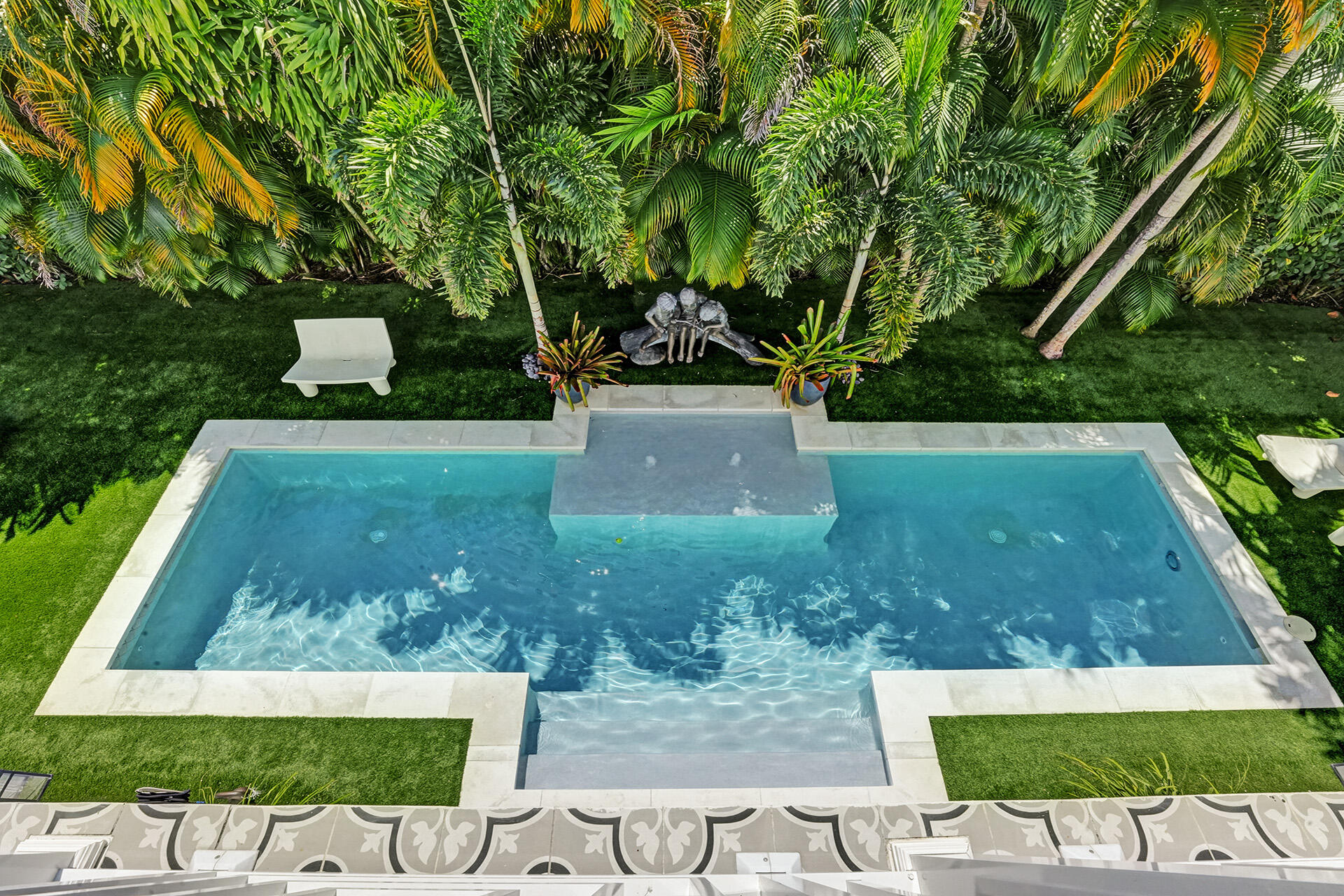 700 Northwest 6th Street Boca Raton, FL 33486 - Photo 35 of 40 a view of a garden with lawn chairs