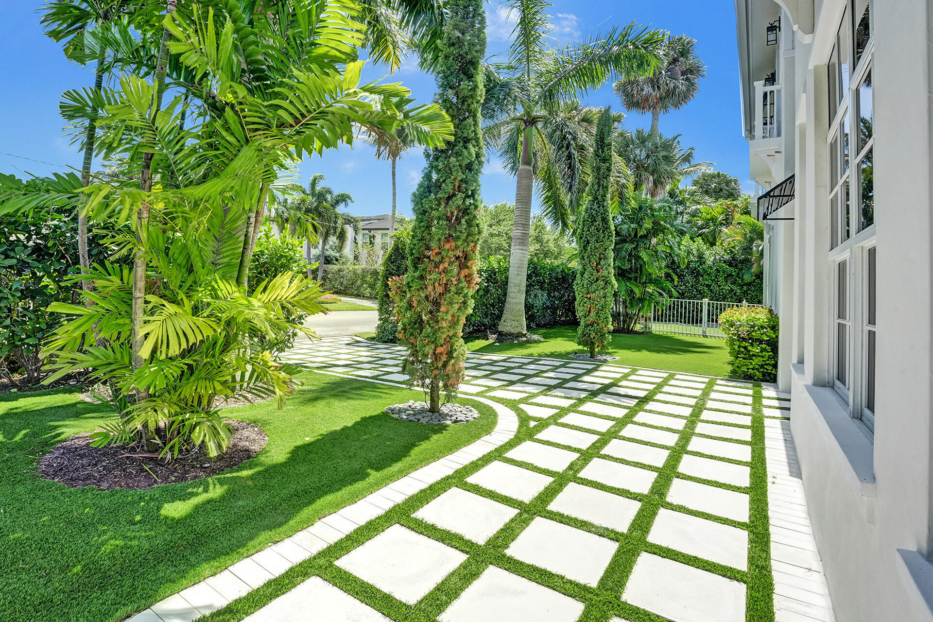 700 Northwest 6th Street Boca Raton, FL 33486 - Photo 38 of 40 a view of yard from a balcony