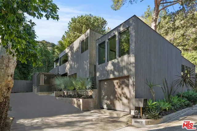 a house view with a outdoor space