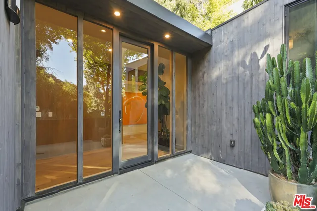 a view of backyard with garden