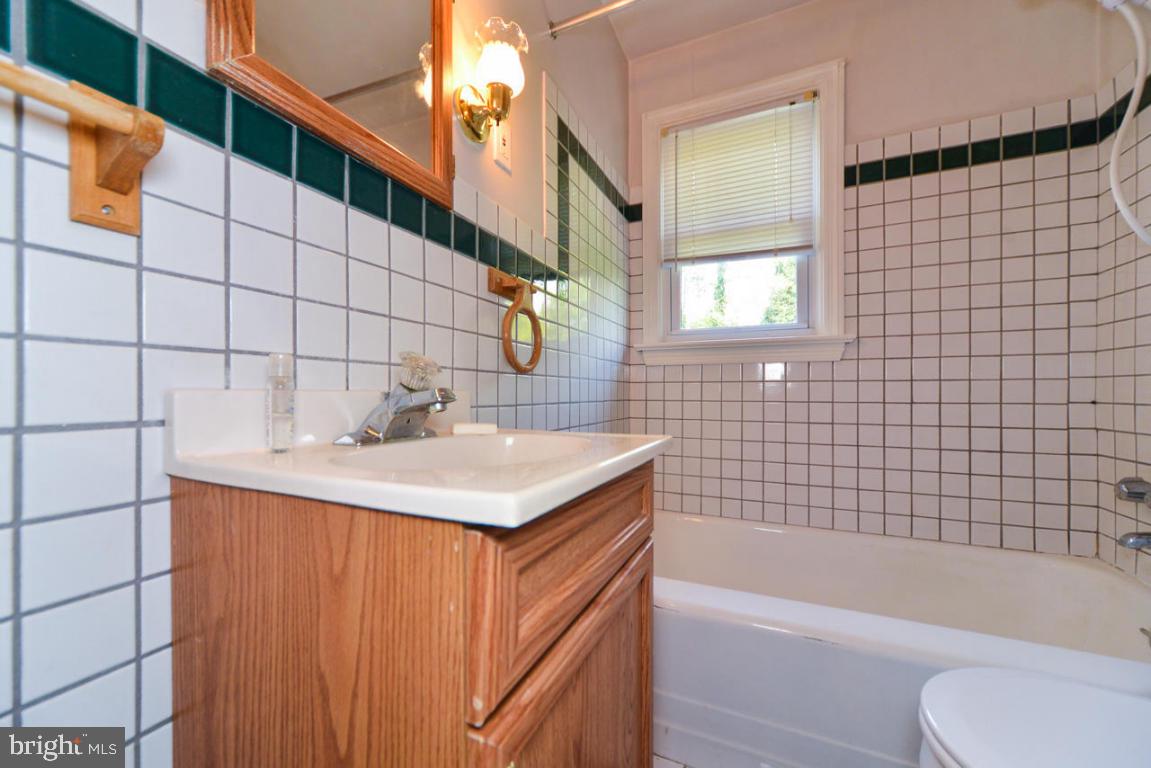 1713 Buttercup Road Lancaster, PA 17602 - Photo 8 of 13 Gallery Image 8