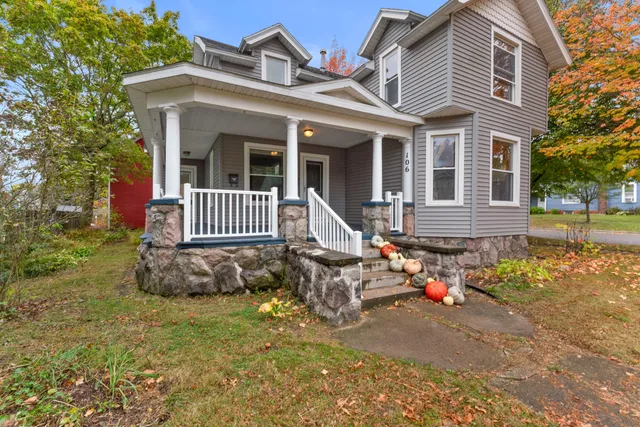 $249,900 | 106 East Sharp Street, Hillsdale, MI 49242