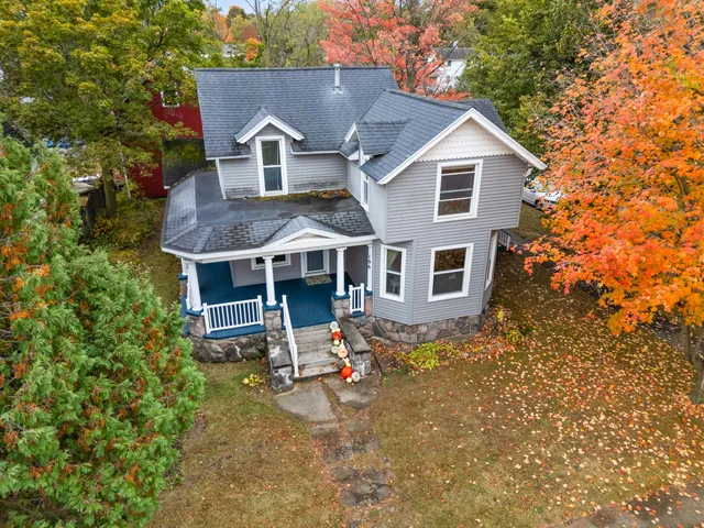 $249,900 | 106 East Sharp Street, Hillsdale, MI 49242