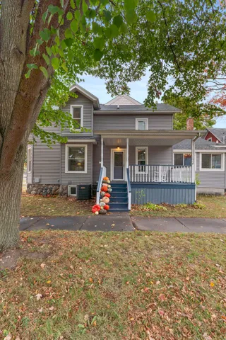 $249,900 | 106 East Sharp Street, Hillsdale, MI 49242