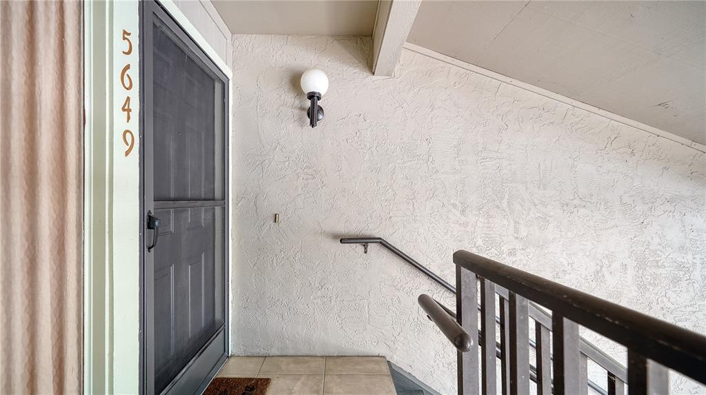 5649 Summerside Lane, Unit 41B Sarasota, FL 34231 - Photo 2 of 41 a view of a hallway