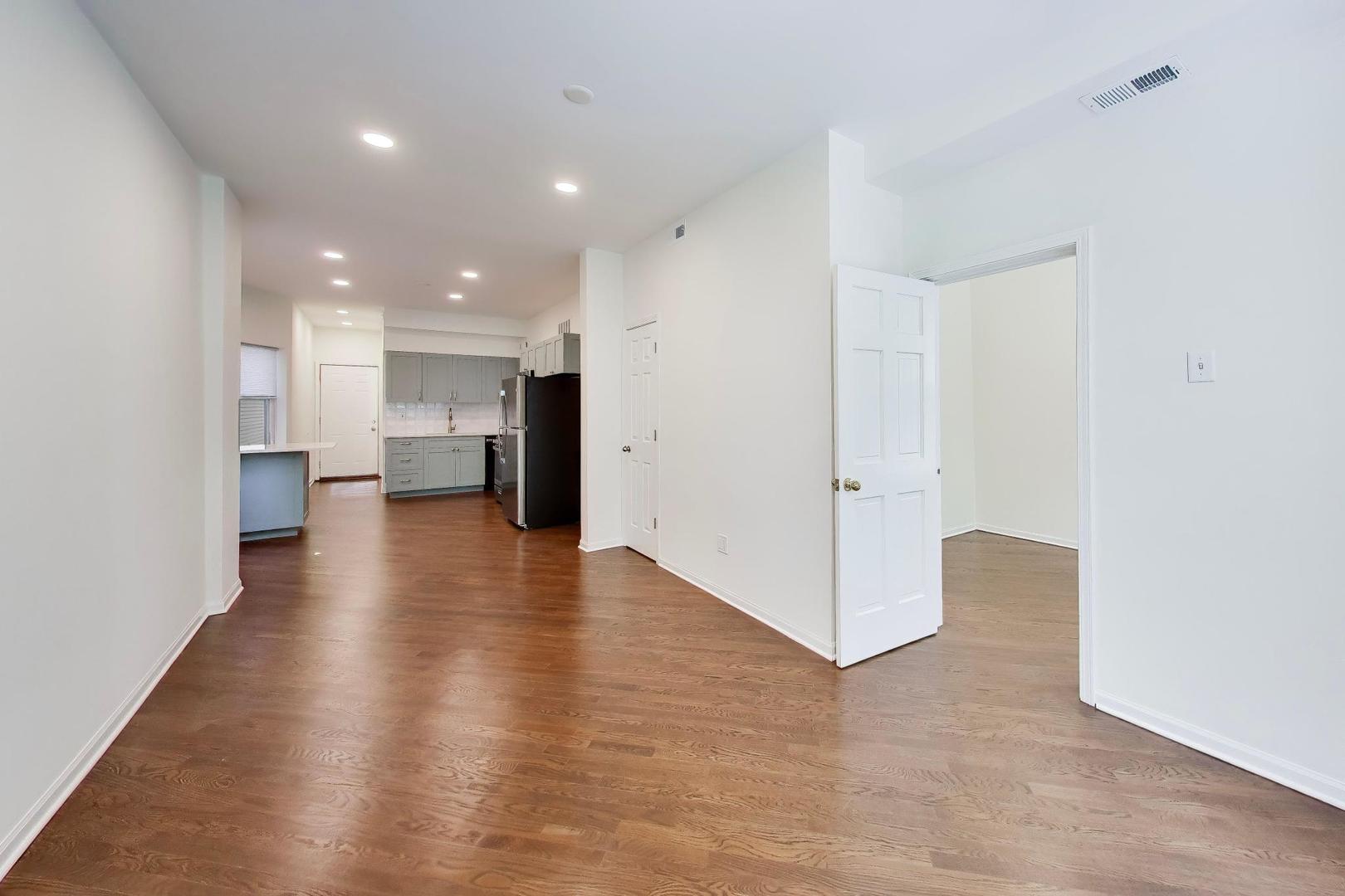 3308 North Racine Avenue, Unit 2 Chicago, IL 60657 - Photo 2 of 14