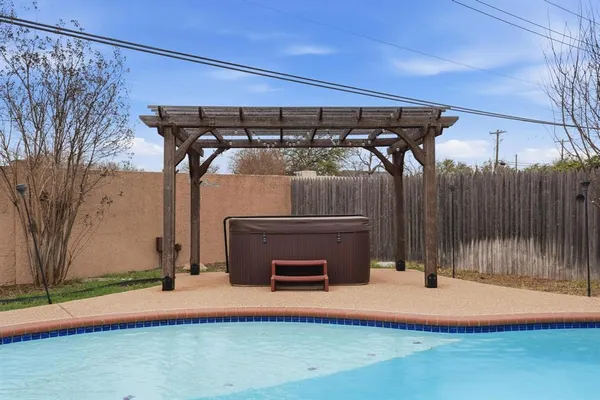 $510,000 | 17 Cherry Hills Street East, Abilene, TX 79606