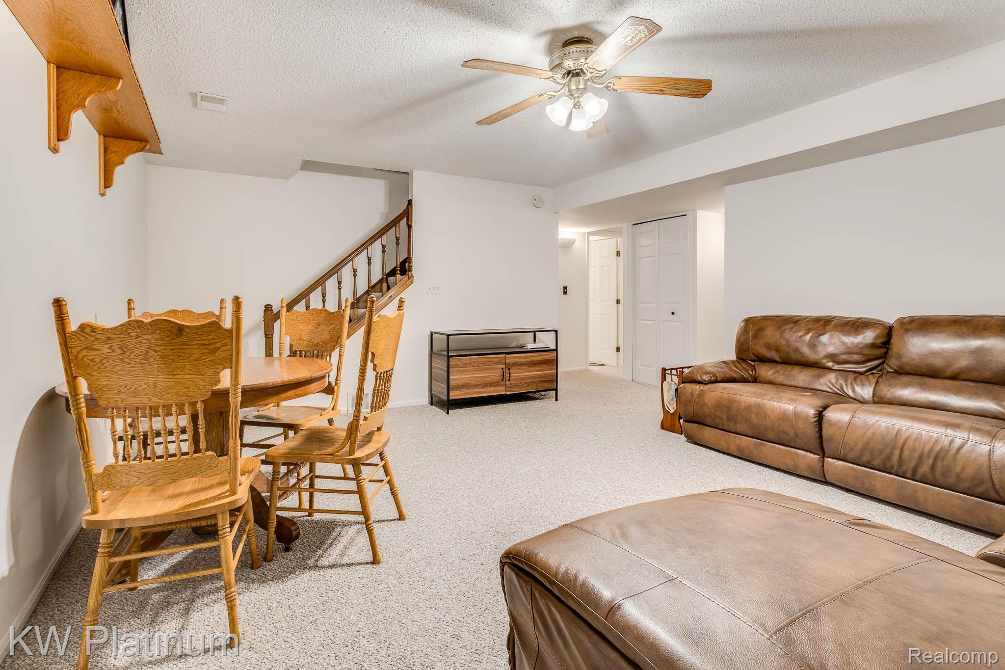 3661 Myrtle Road Fort Gratiot, MI 48059 - Photo 25 of 51 Family Room
