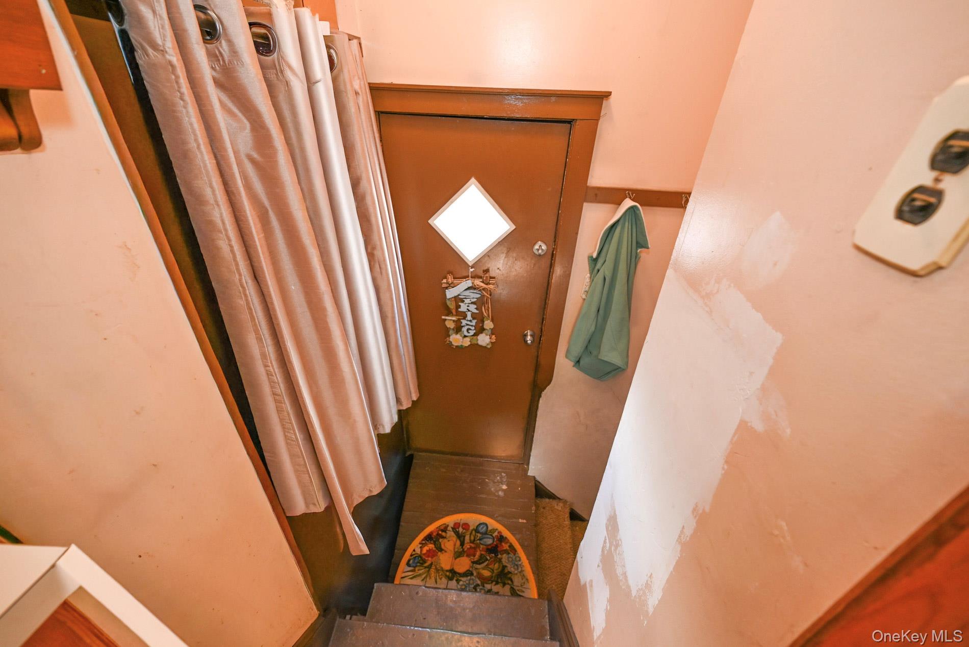 165 Cochran Place Valley Stream, NY 11581 - Photo 16 of 25 View of hall