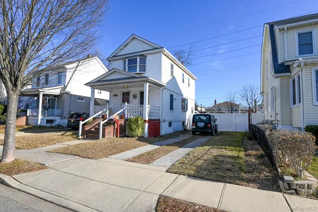 $629,000 | 165 Cochran Place, Valley Stream, NY 11581