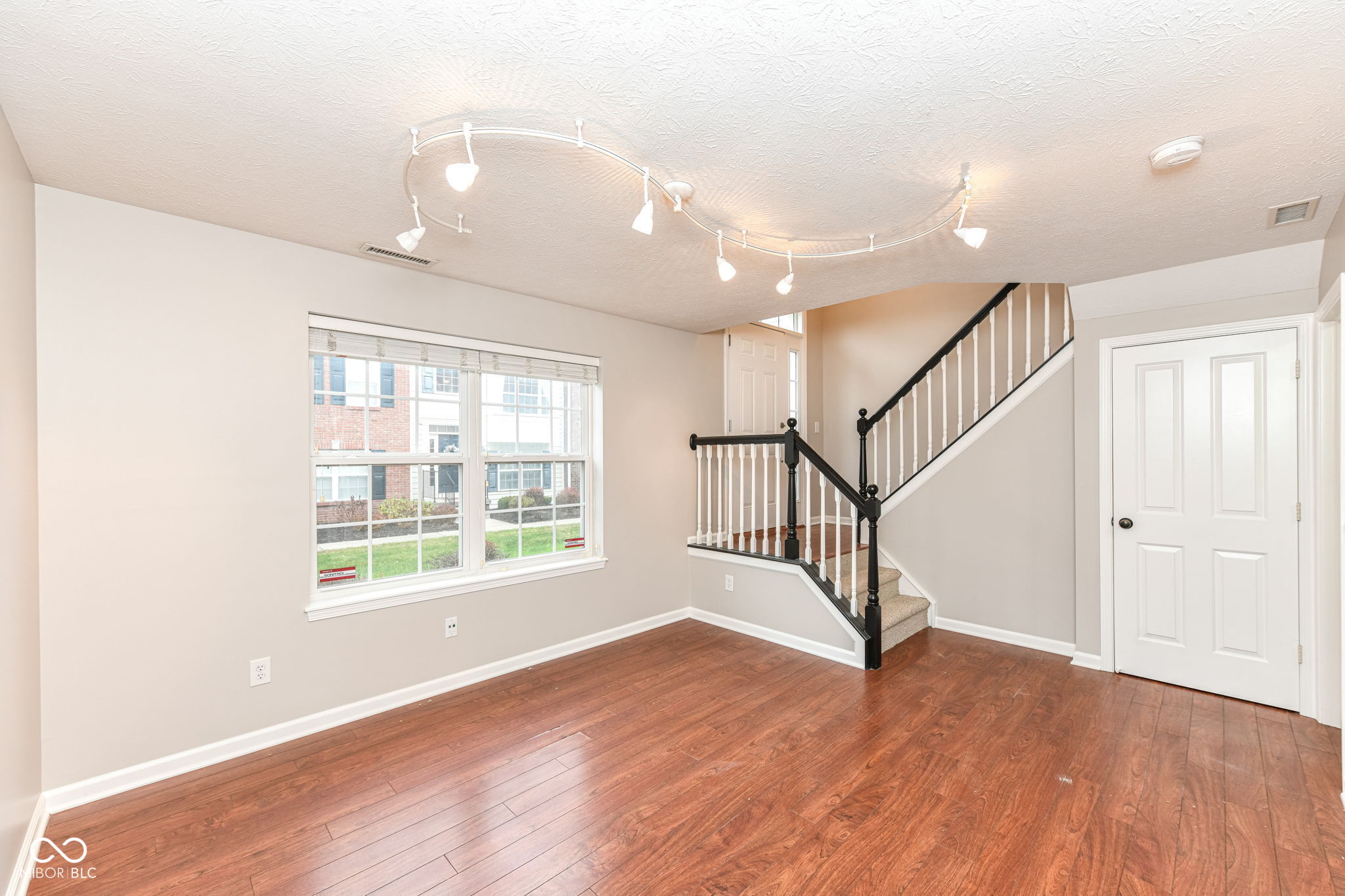 9080 Teaneck Drive Fishers, IN 46038 - Photo 3 of 27