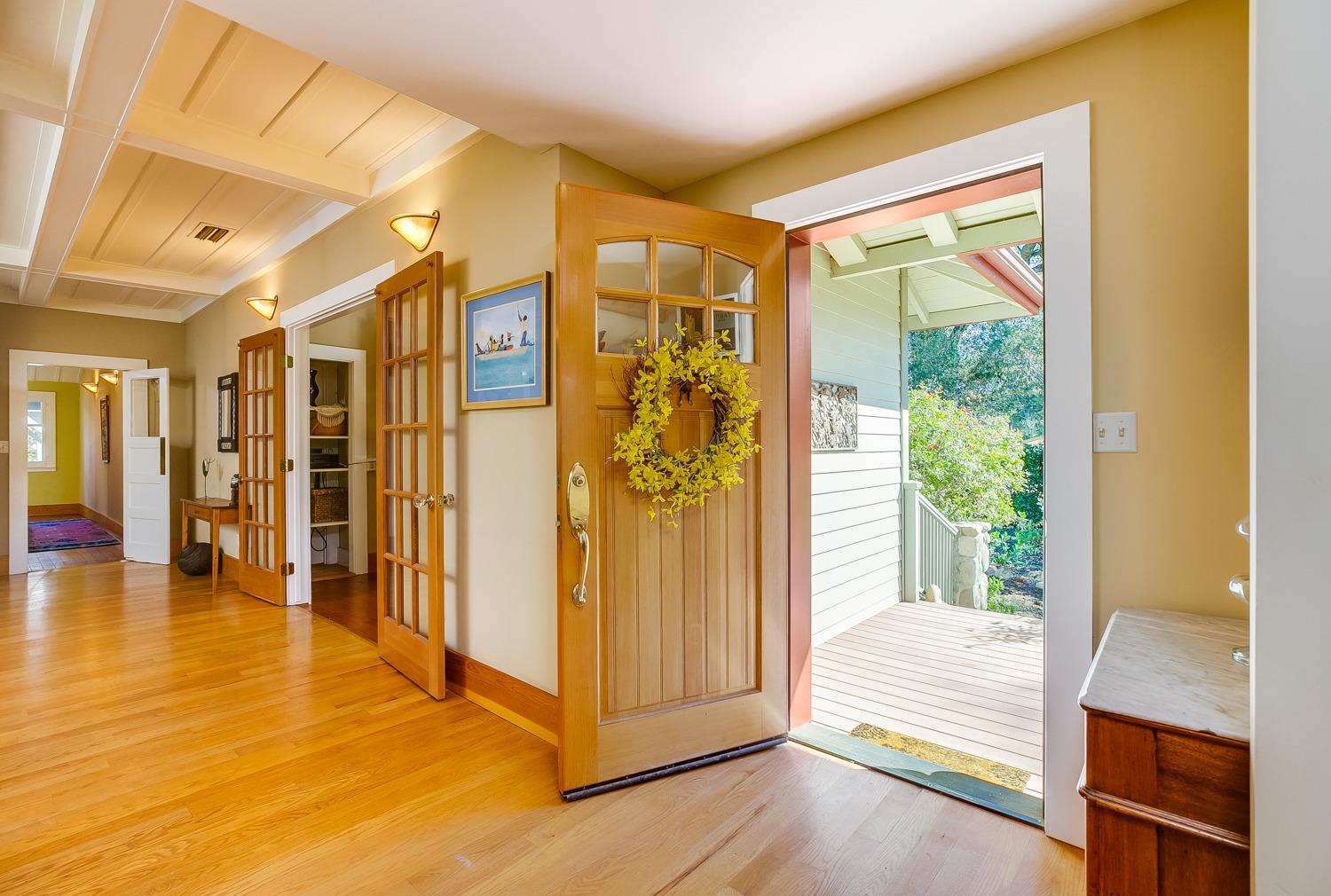 407 Del Norte Road Ojai, CA 93023 - Photo 11 of 39 a view of entryway with livingroom