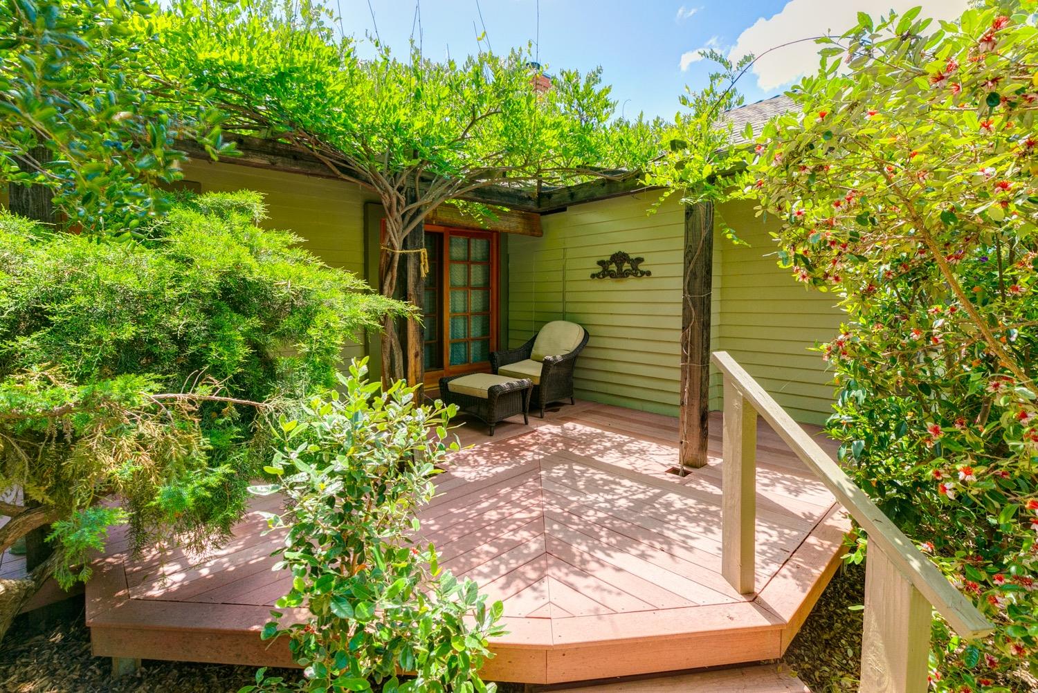 407 Del Norte Road Ojai, CA 93023 - Photo 28 of 39 a house view with a garden space