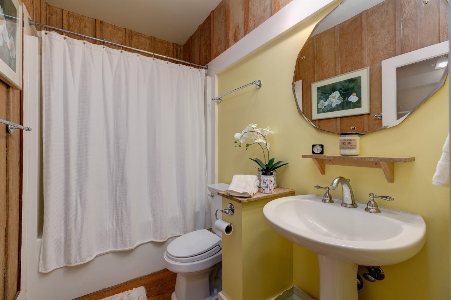 407 Del Norte Road Ojai, CA 93023 - Photo 29 of 39 a bathroom with a sink and a mirror