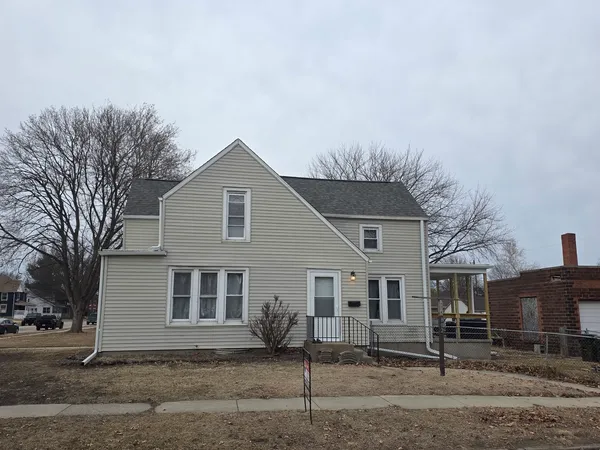 $97,500 | 802 East 5th Street, Sterling, IL 61081