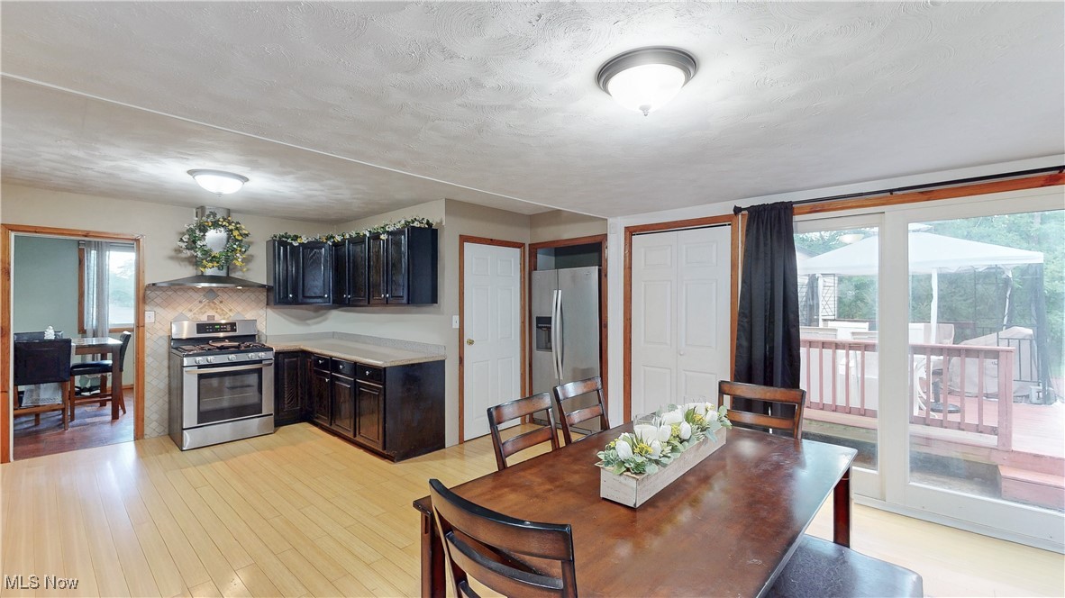DINING AREA OFF EAT-IN KITCHEN.
