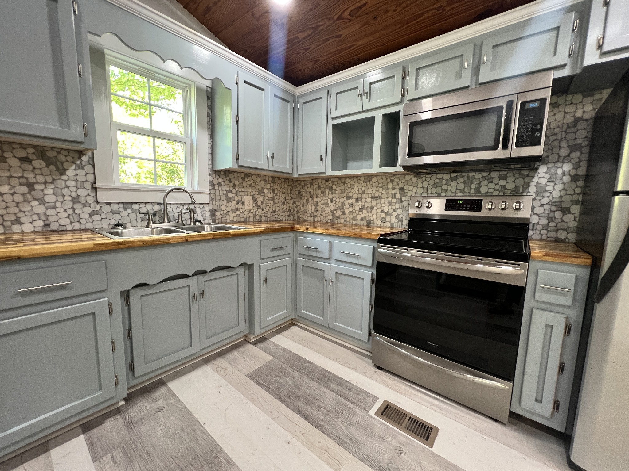 950 Howell Road Westmoreland, TN 37186 - Photo 5 of 8 Gallery Image 5