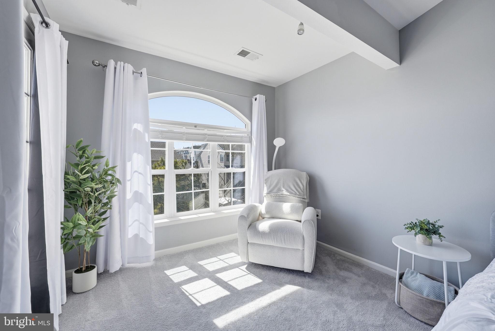 14231 Hunters Run Way Gainesville, VA 20155 - Photo 20 of 41 a living room with furniture and windows