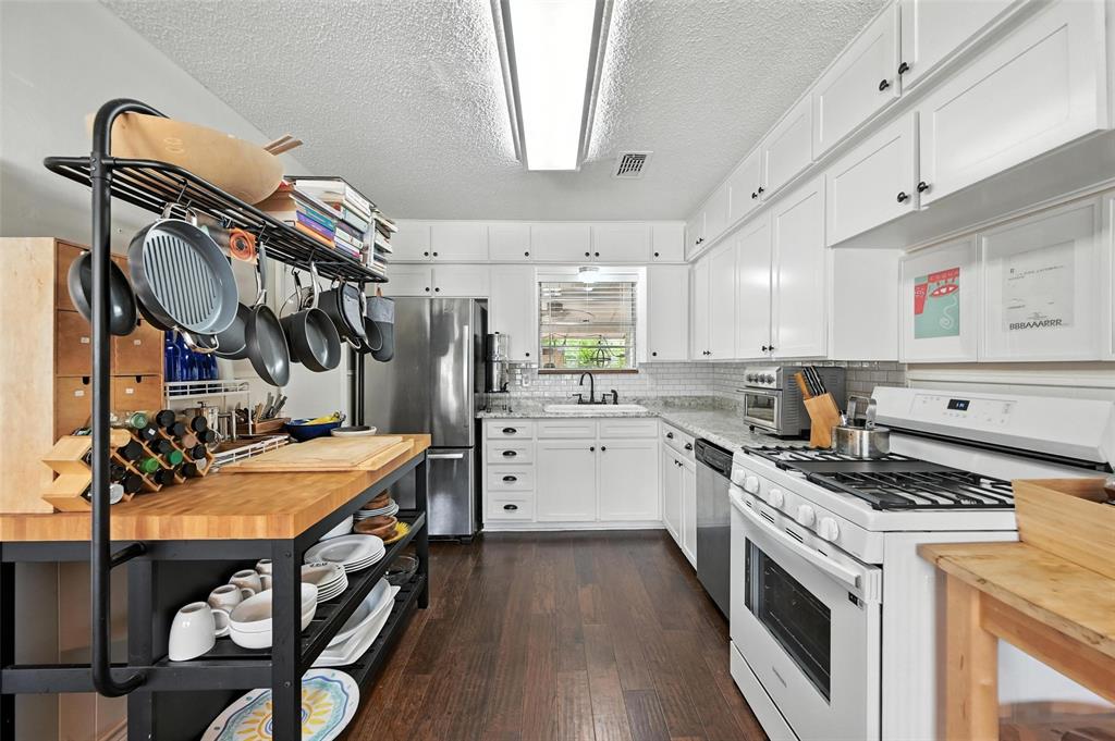 2004 Valley Lane Arlington, TX 76013 - Photo 17 of 39