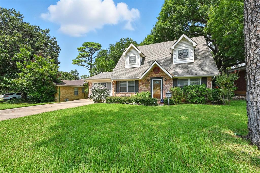 2004 Valley Lane Arlington, TX 76013 - Photo 2 of 39