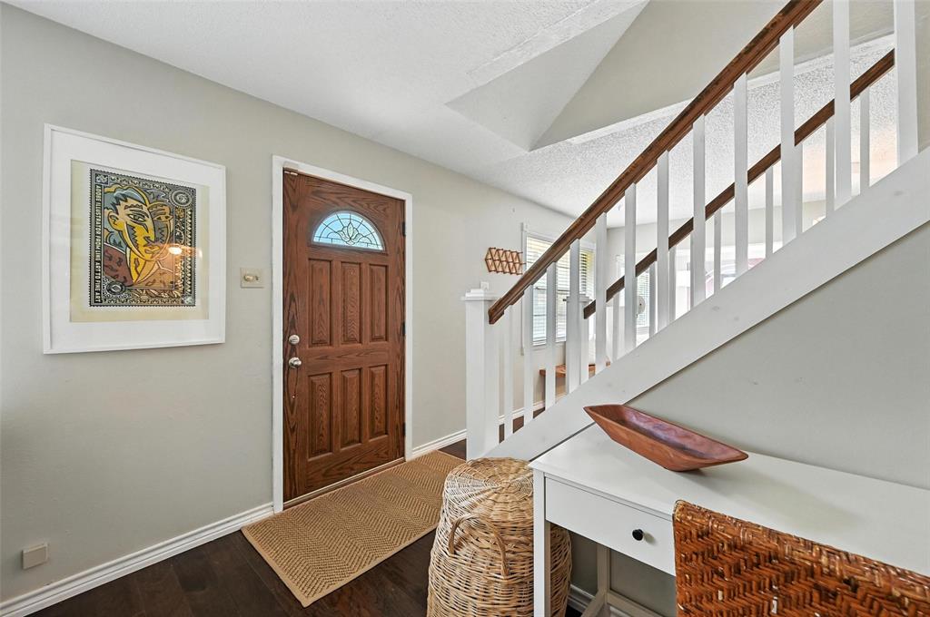 2004 Valley Lane Arlington, TX 76013 - Photo 4 of 39