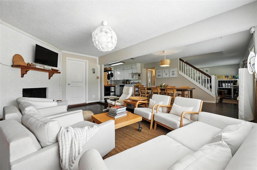 2004 Valley Lane Arlington, TX 76013 - Photo 9 of 39