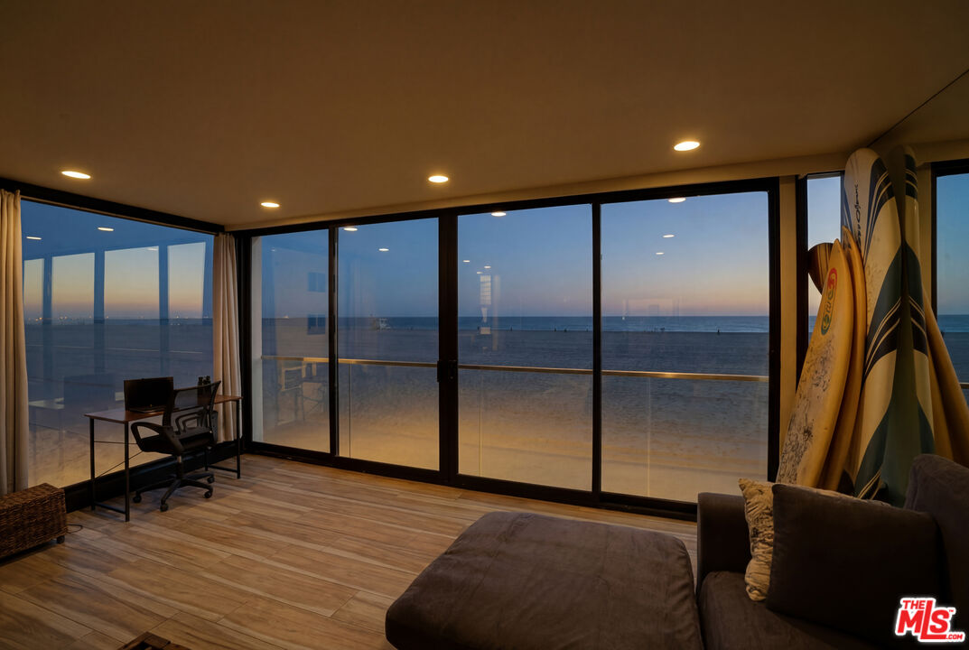 1 Jib Street, Unit 101 Marina del Rey, CA 90292 - Photo 2 of 46