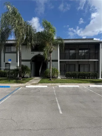 $2,100 | 469 Northeast 207th Lane, Unit 108, Miami, FL 33179