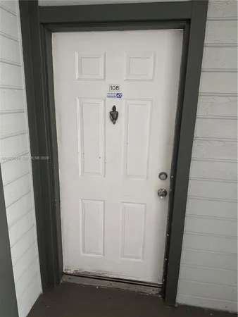 $2,100 | 469 Northeast 207th Lane, Unit 108, Miami, FL 33179