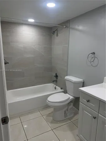 $2,100 | 469 Northeast 207th Lane, Unit 108, Miami, FL 33179