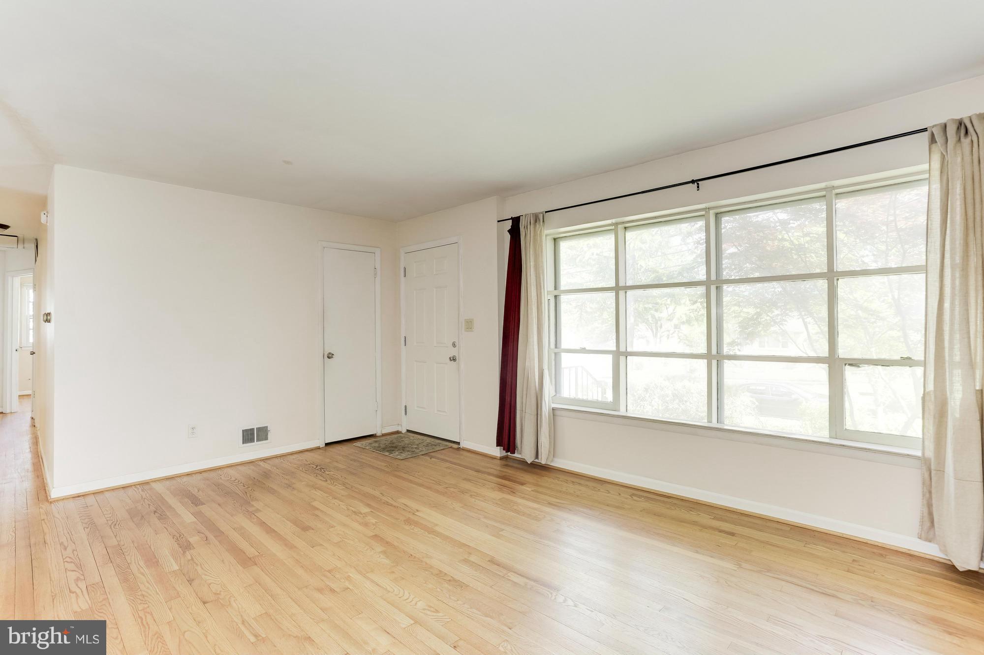 7205 Good Luck Road New Carrollton, MD 20784 - Photo 7 of 18 Living Room