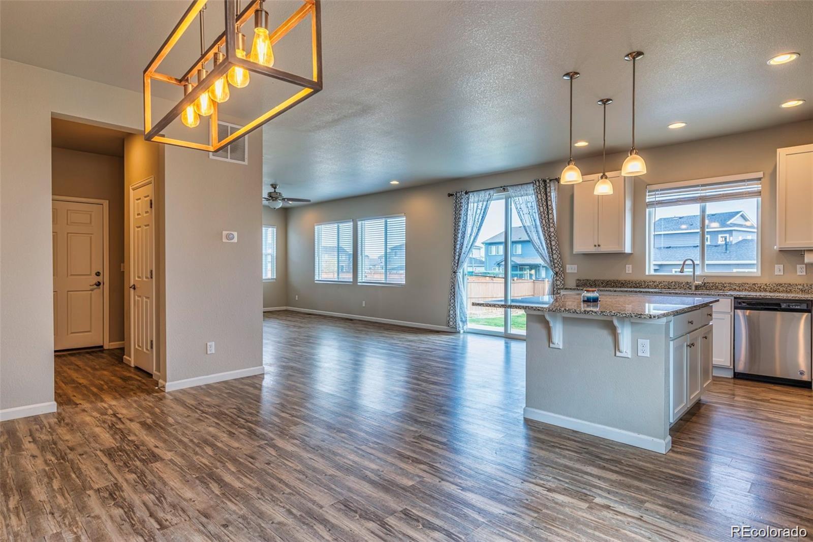 11748 Oneida Street Thornton, CO 80233 - Photo 10 of 32