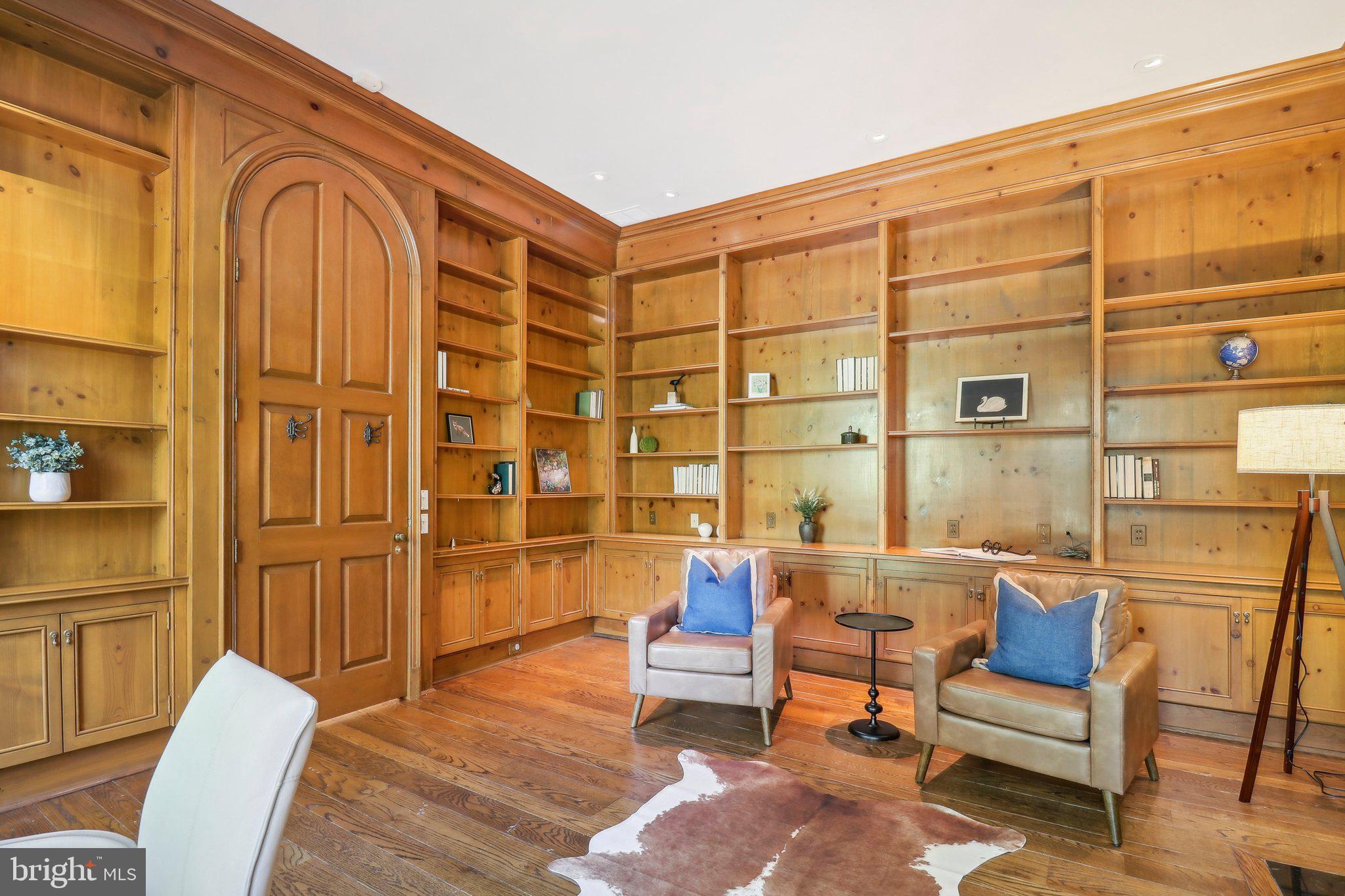 10650 Gunston Road Lorton, VA 22079 - Photo 12 of 73 a living room with furniture
