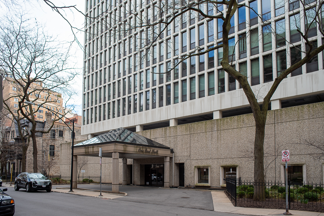 1 East Scott St Unit 1902  