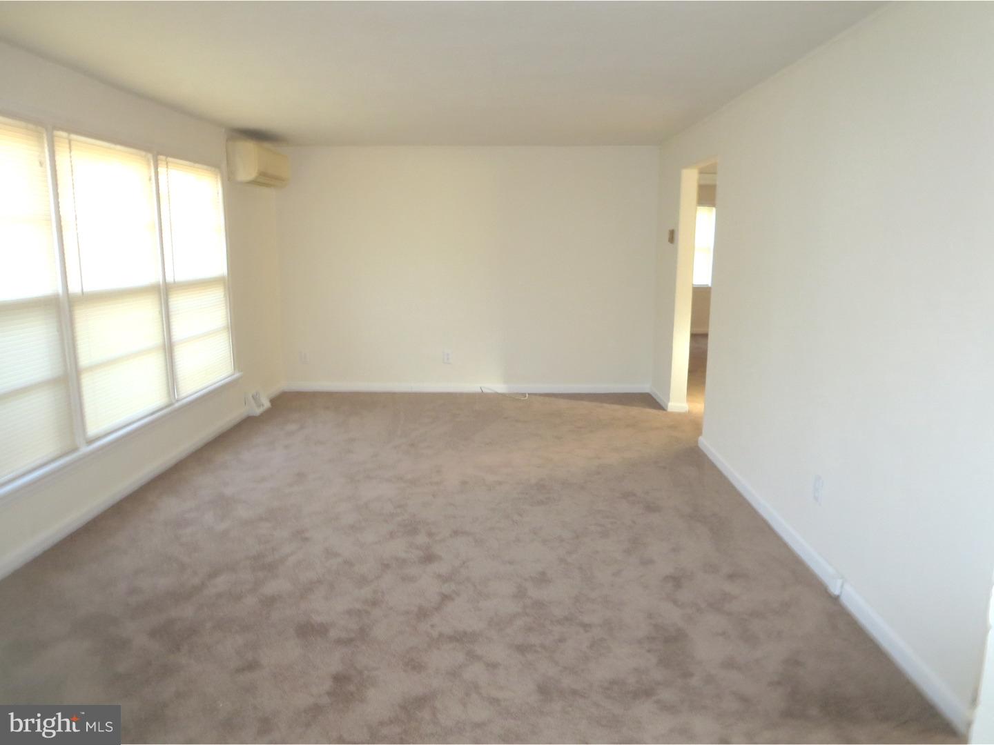 801 Broad Street Bristol, PA 19007 - Photo 10 of 24 Living Room