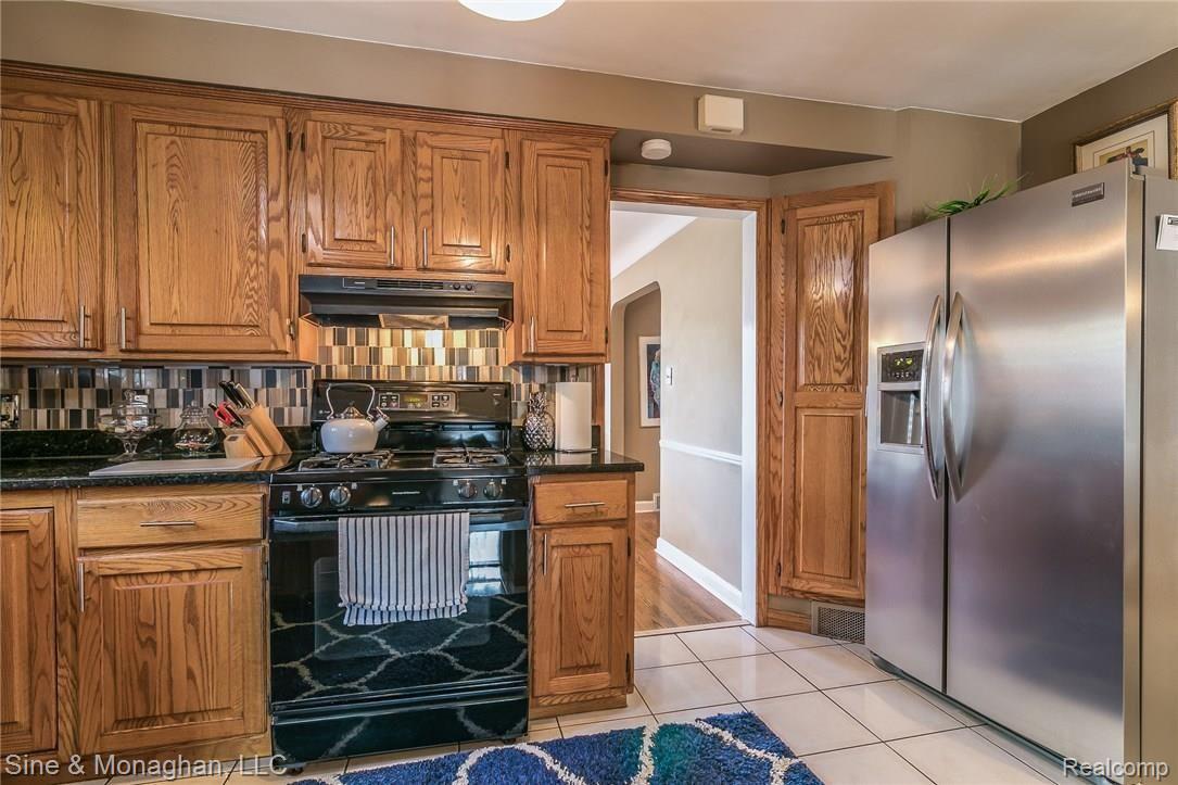 749 Hampton Road Grosse Pointe, MI 48236 - Photo 5 of 18 016-5124938-medium.jpg
