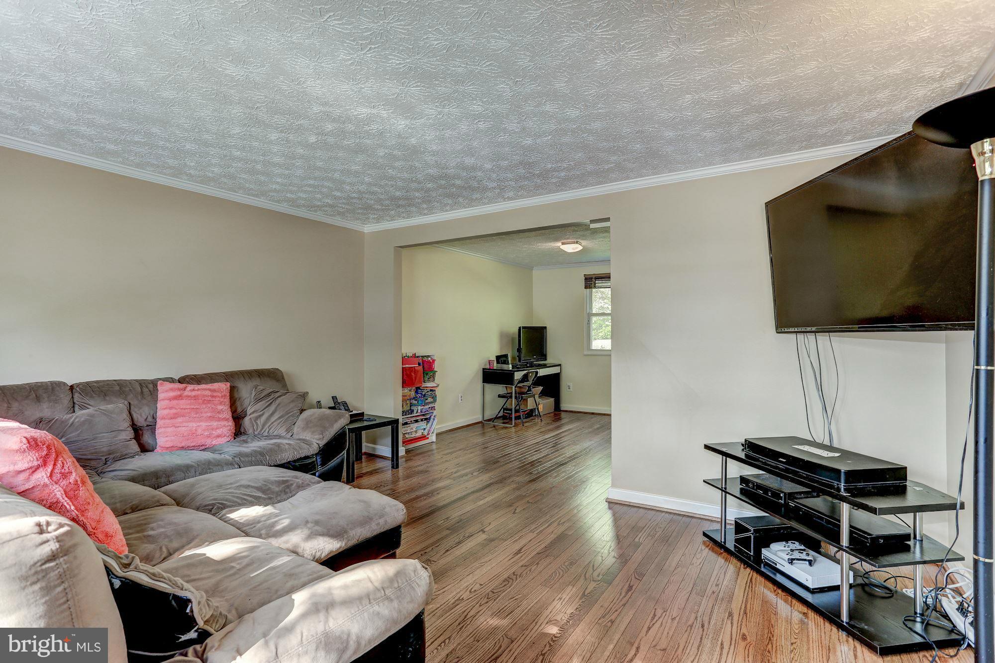 8494 Rippled Creek Court Springfield, VA 22153 - Photo 5 of 30 Living Room