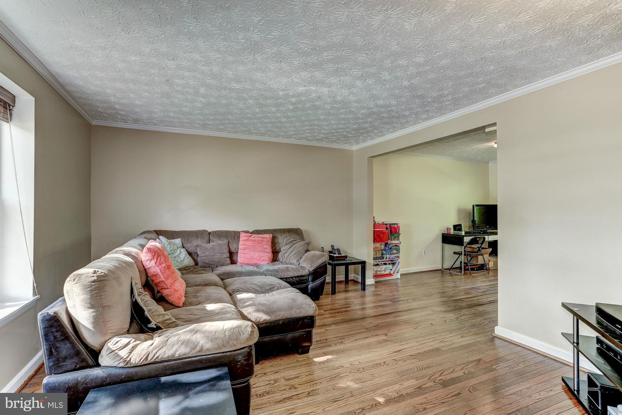 8494 Rippled Creek Court Springfield, VA 22153 - Photo 6 of 30 Living Room