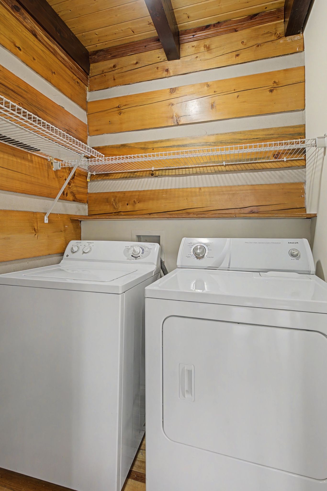 1146 Treanor Springs Road Kingston Springs, TN 37082 - Photo 9 of 31 a utility room with dryer and washer