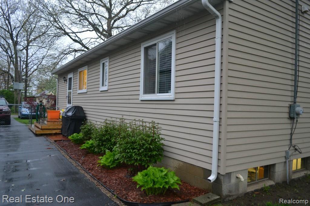 6833 Hatchery Road Waterford, MI 48327 - Photo 21 of 21 DSC_2794.jpg