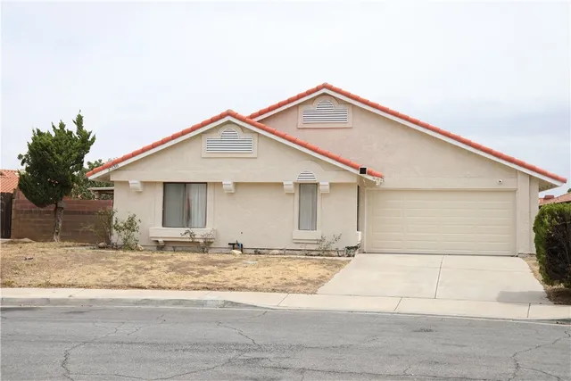$2,700 | 37138 Vía Cordova, Palmdale, CA 93550